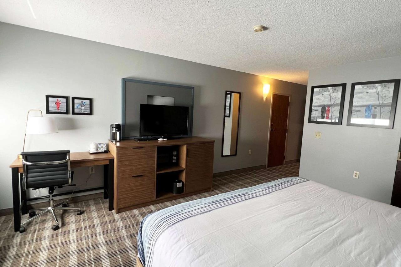 Americinn By Wyndham Marshfield Екстериор снимка