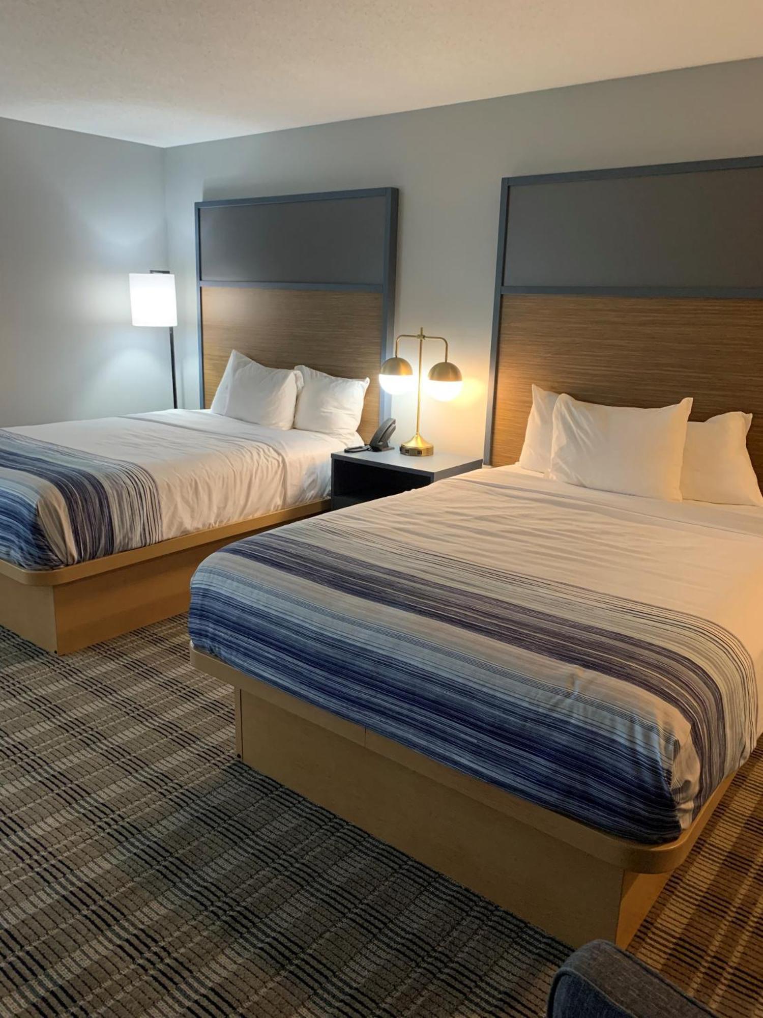 Americinn By Wyndham Marshfield Екстериор снимка